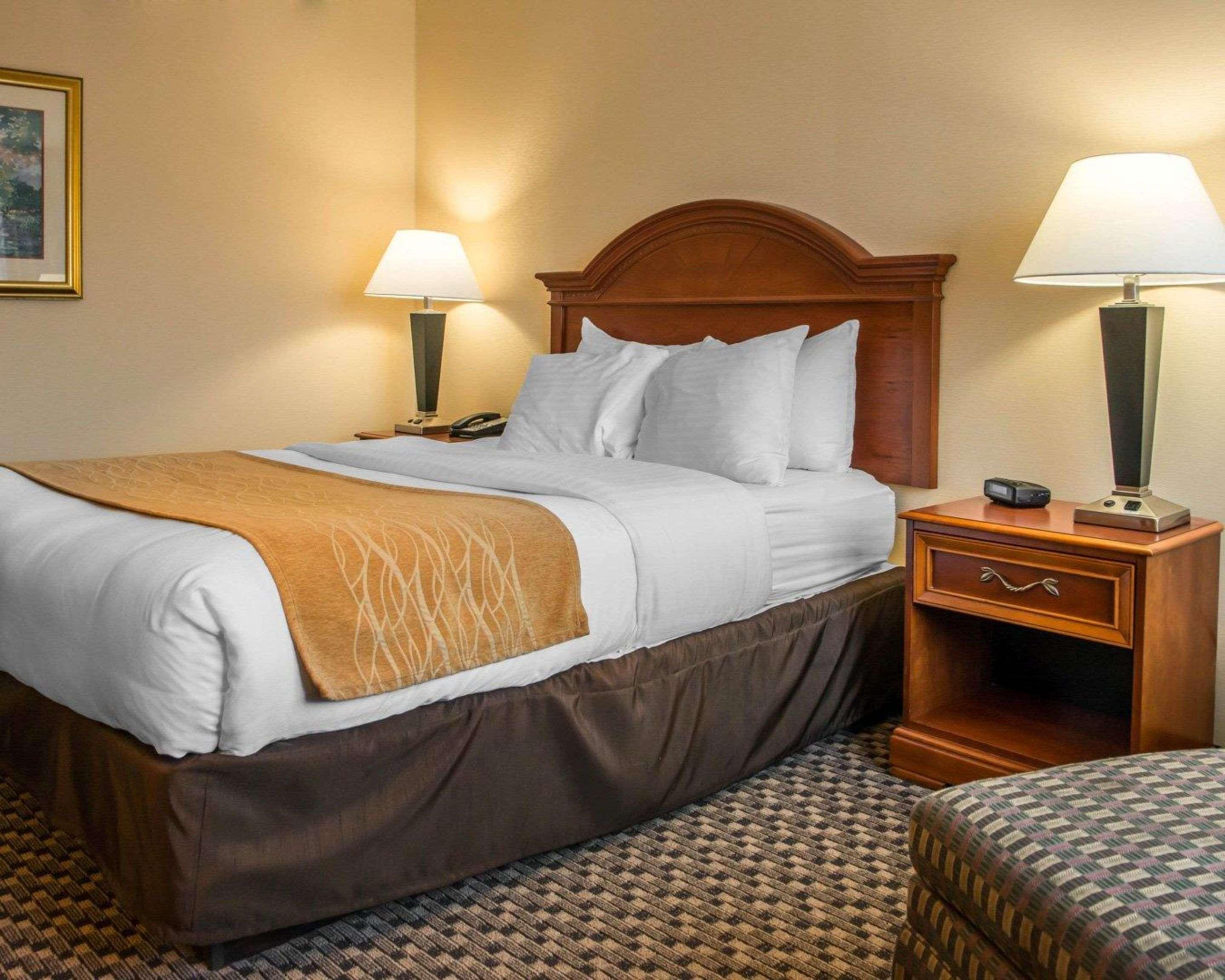 Mainstay Suites Verona Екстер'єр фото