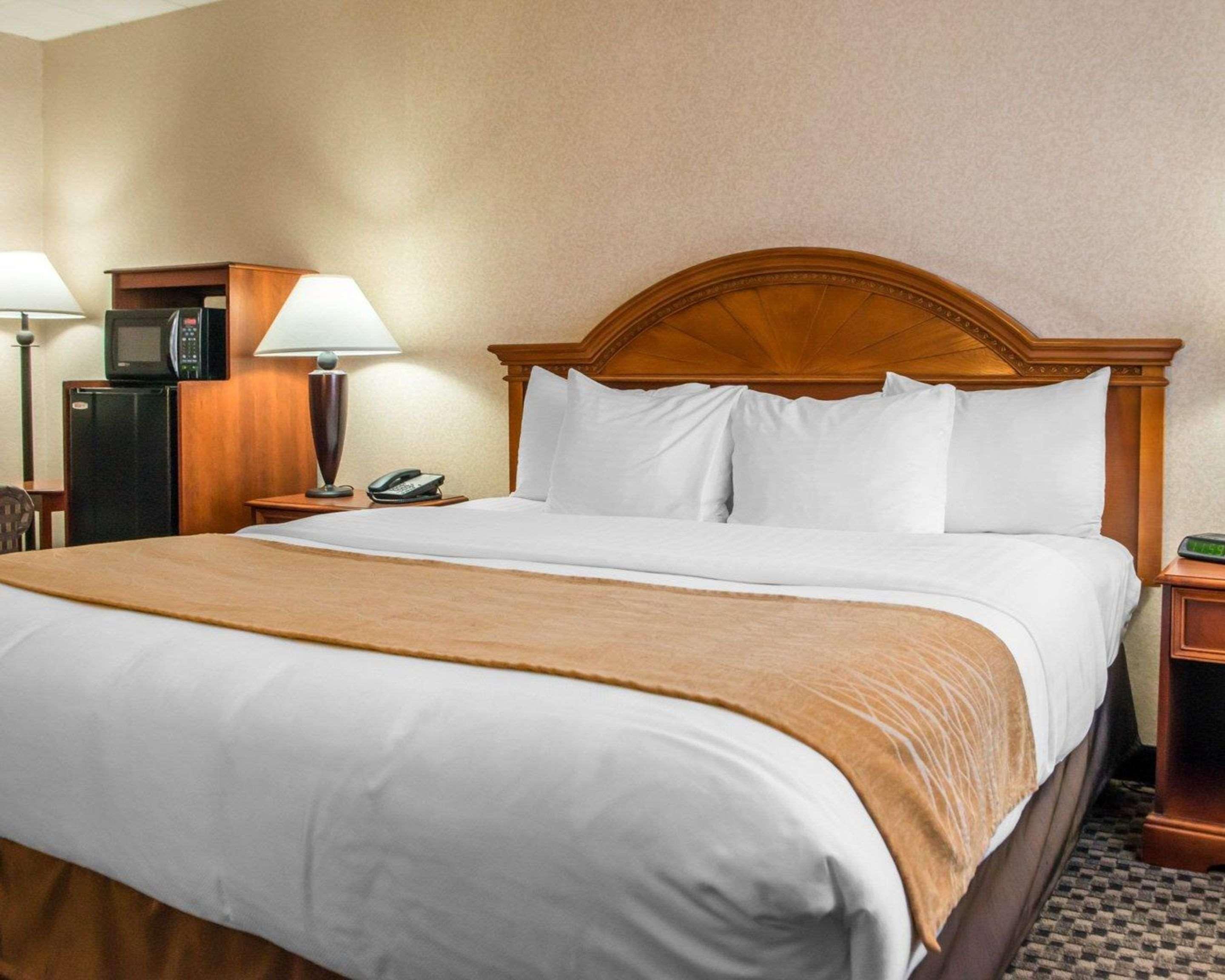 Mainstay Suites Verona Екстер'єр фото