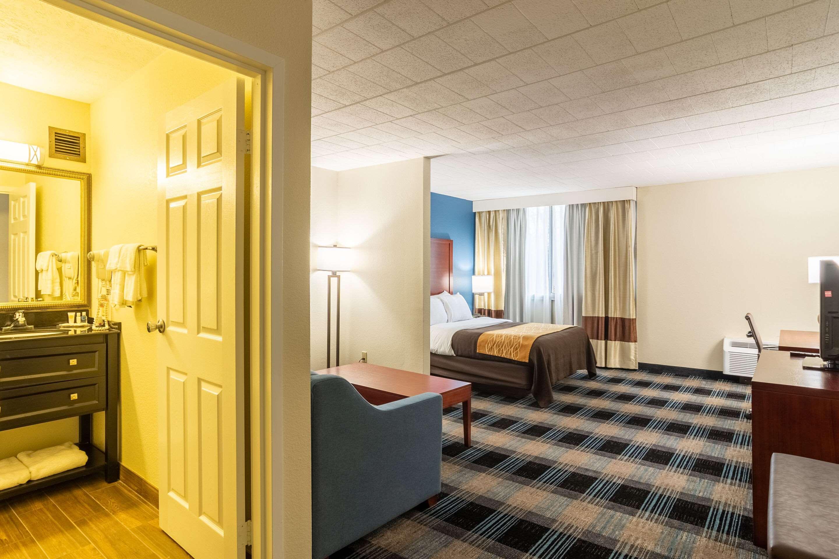 Mainstay Suites Verona Екстер'єр фото