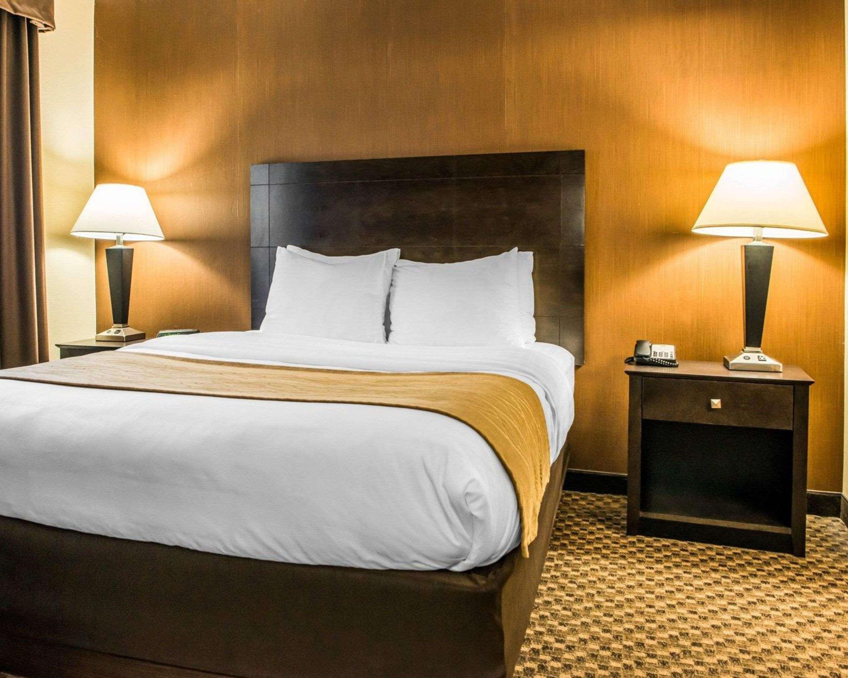 Mainstay Suites Verona Екстер'єр фото