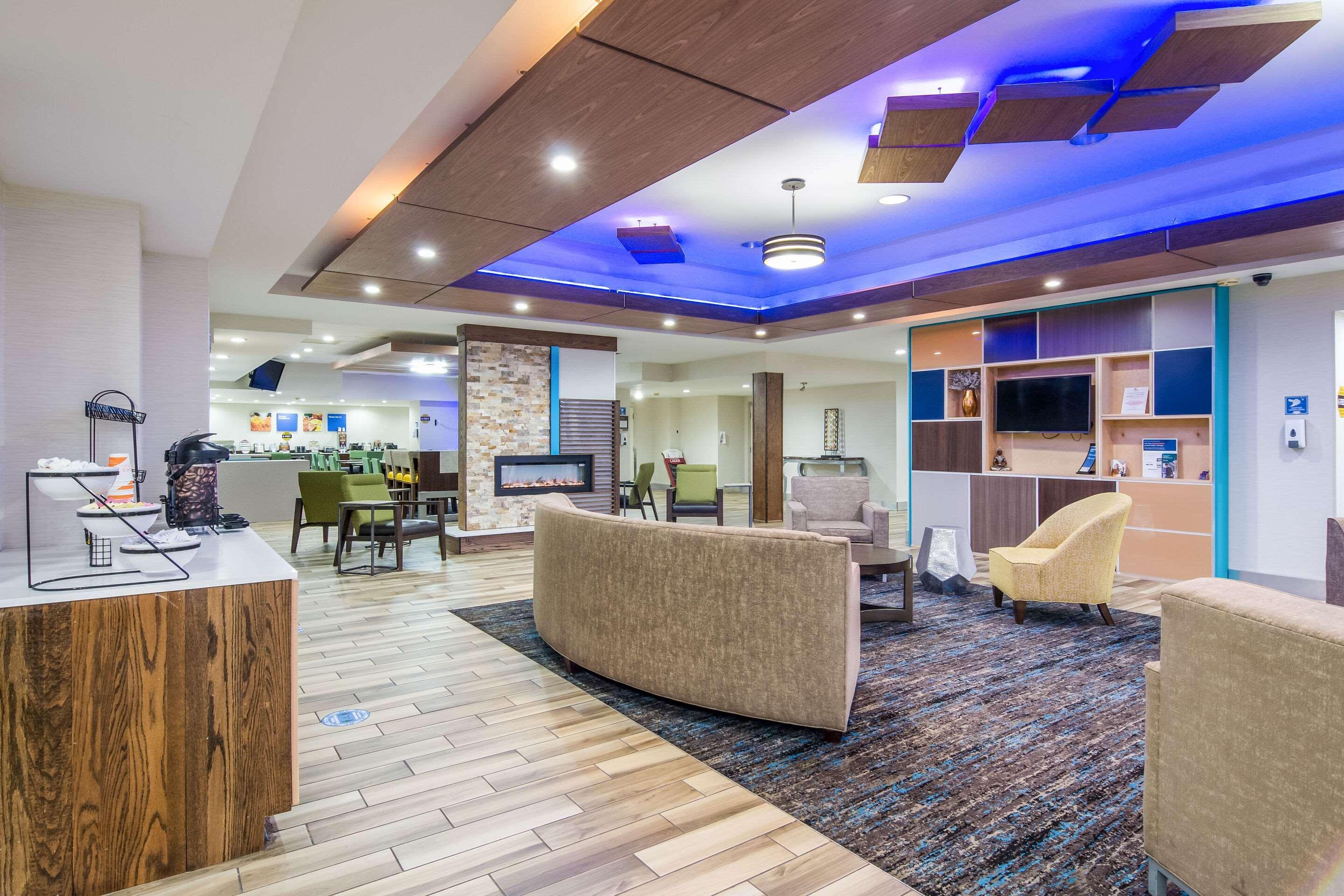 Mainstay Suites Verona Екстер'єр фото