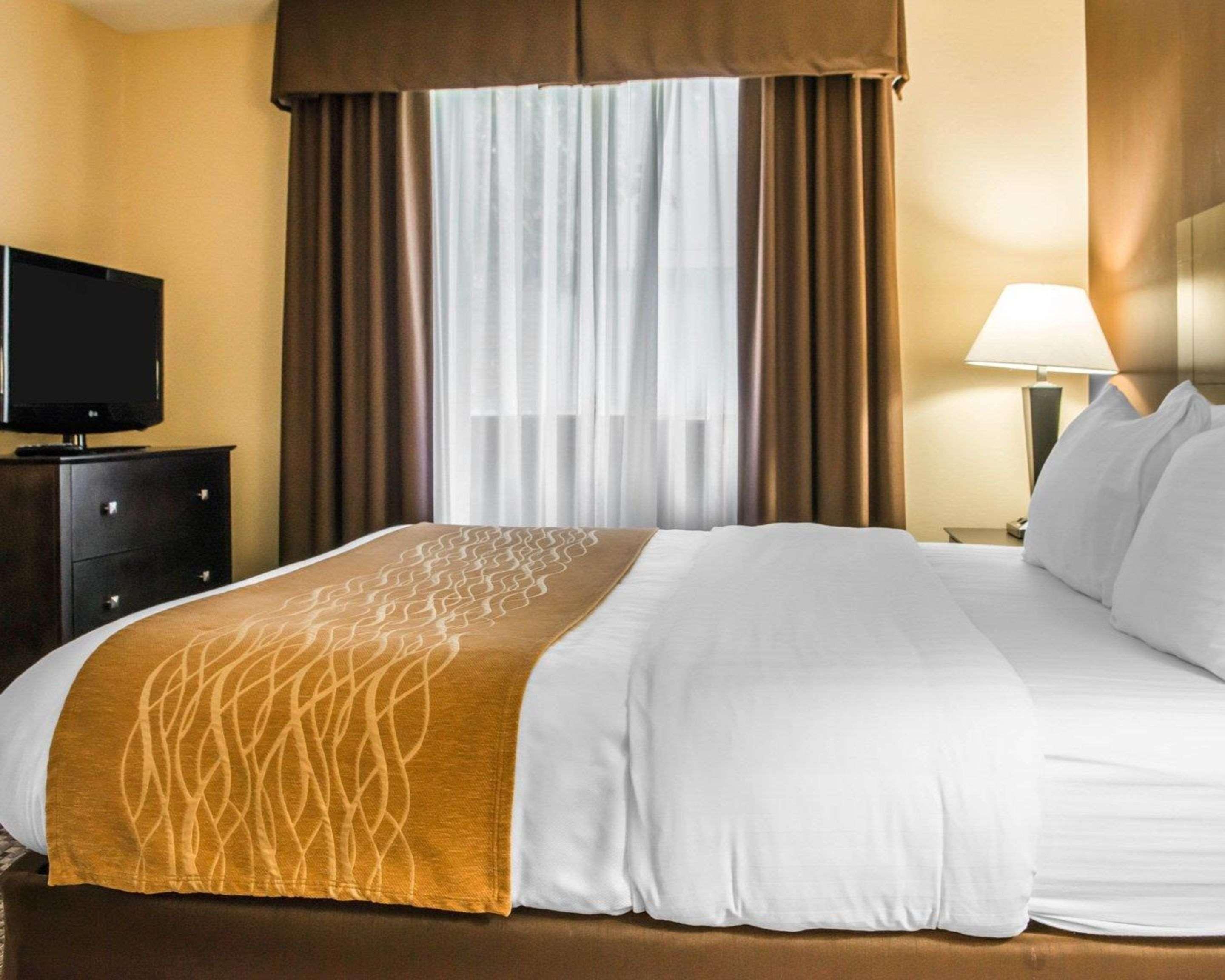 Mainstay Suites Verona Екстер'єр фото