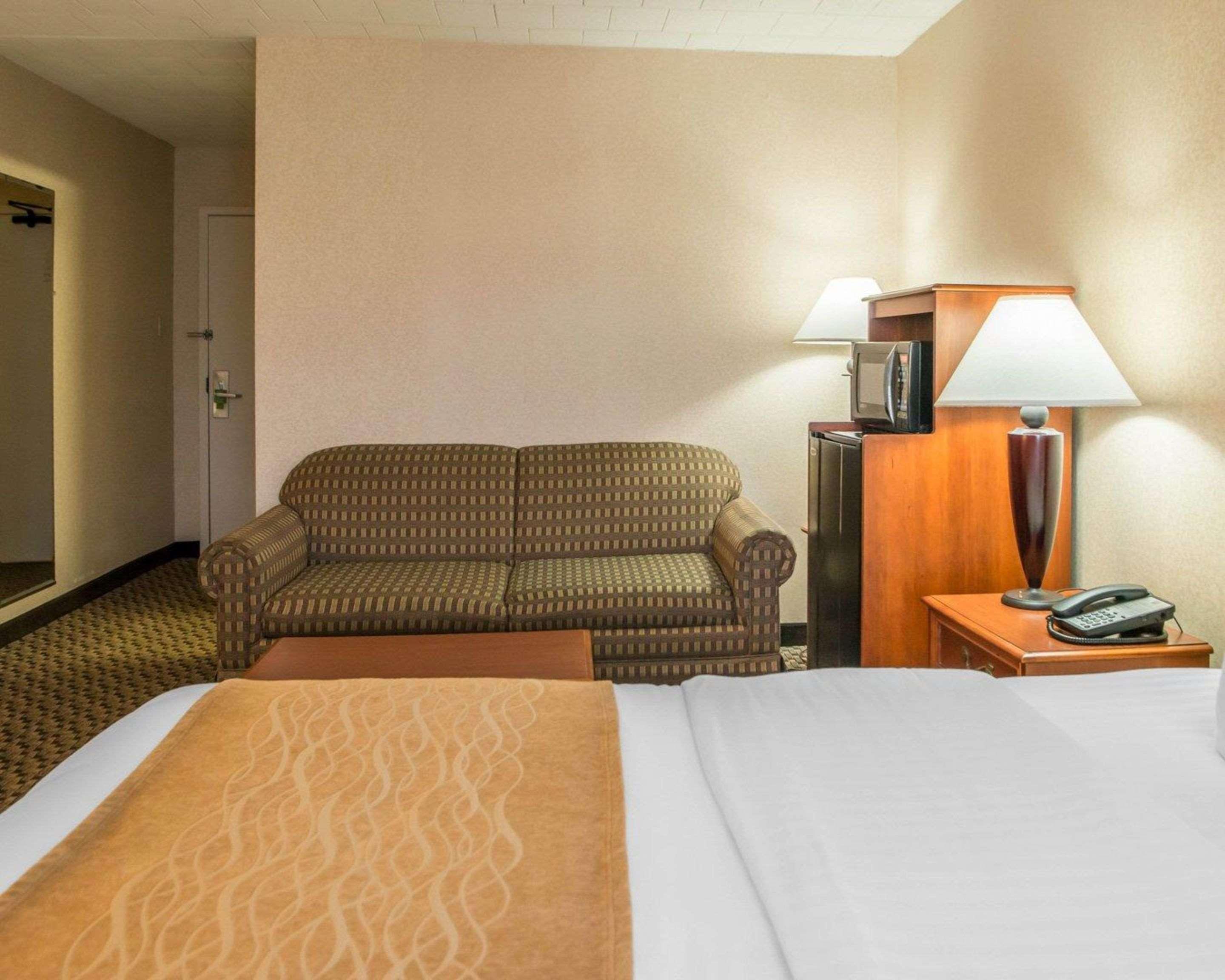 Mainstay Suites Verona Екстер'єр фото