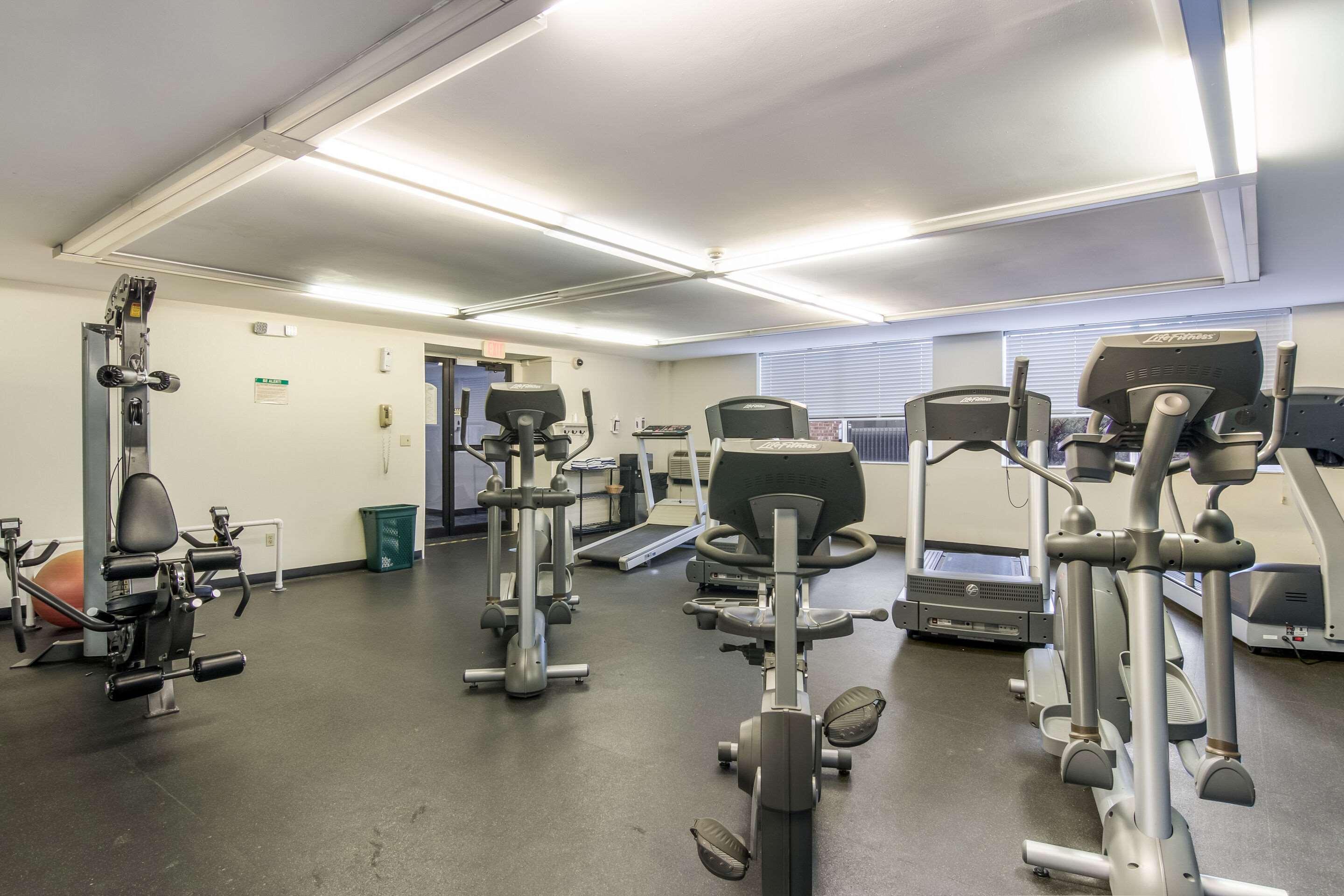 Mainstay Suites Verona Екстер'єр фото