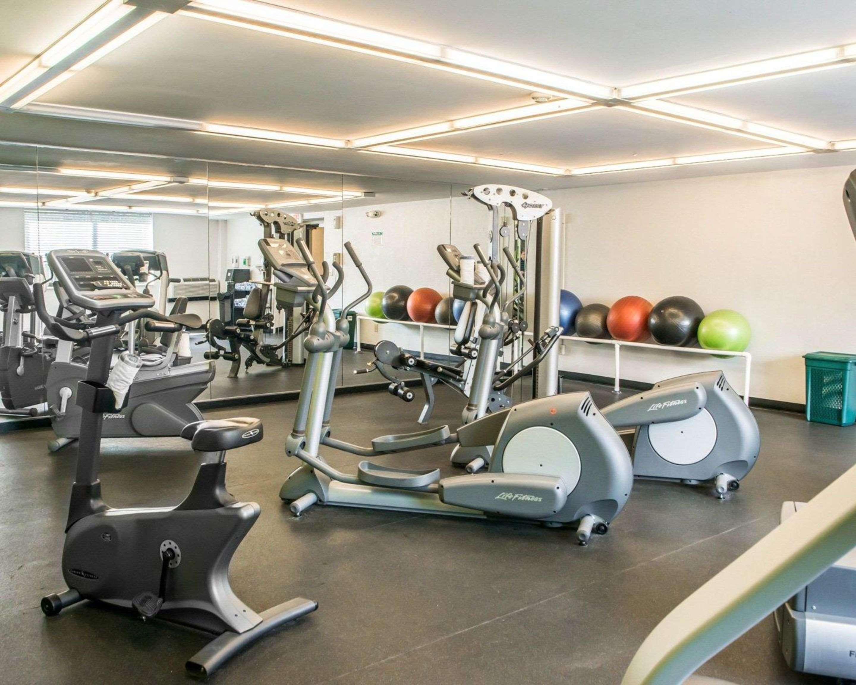 Mainstay Suites Verona Екстер'єр фото