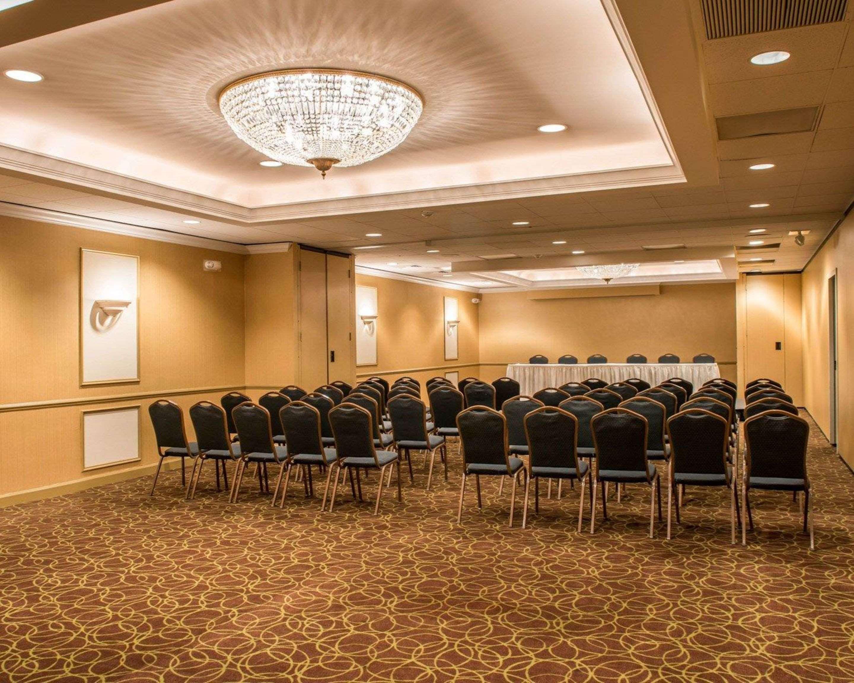 Mainstay Suites Verona Екстер'єр фото
