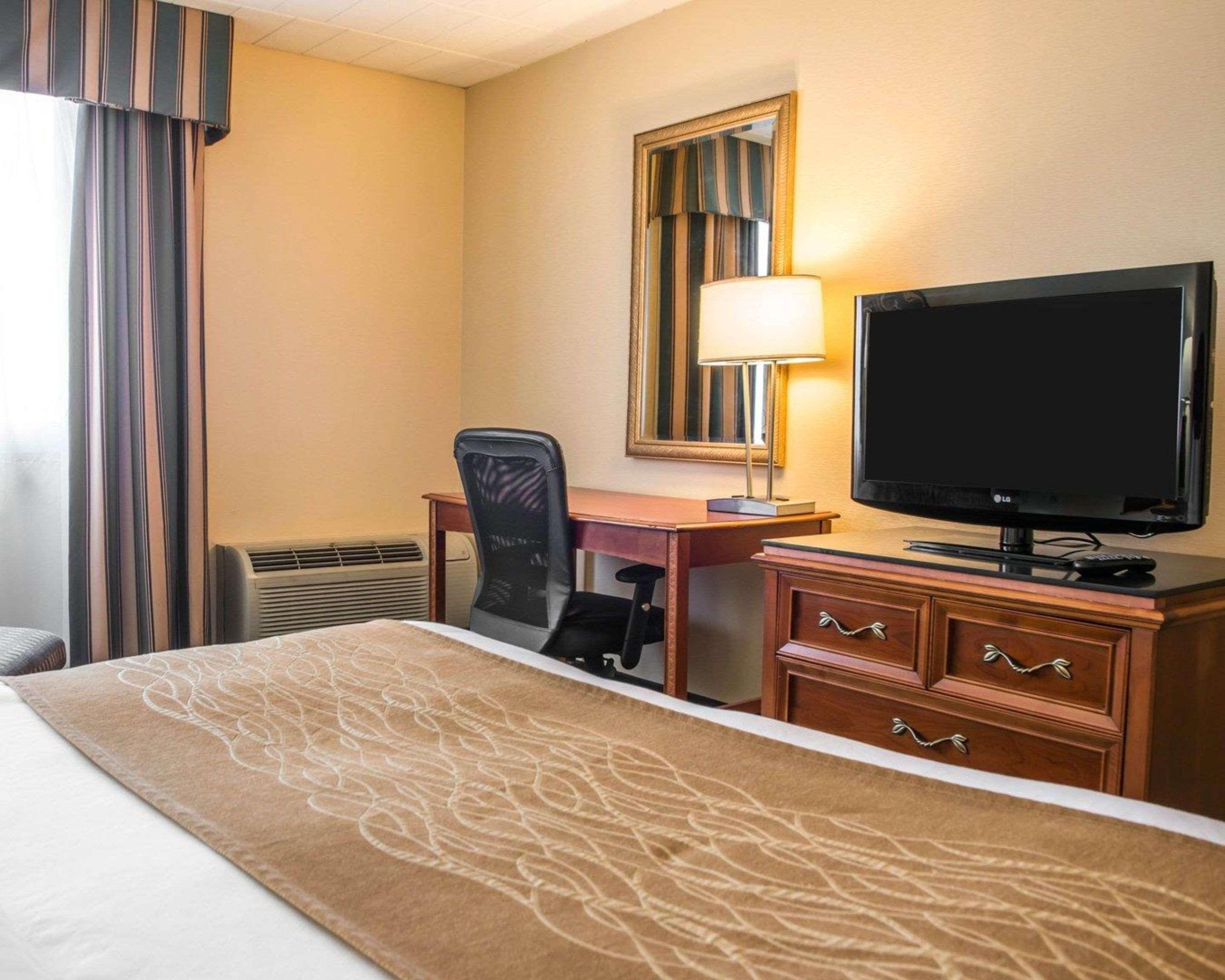 Mainstay Suites Verona Екстер'єр фото
