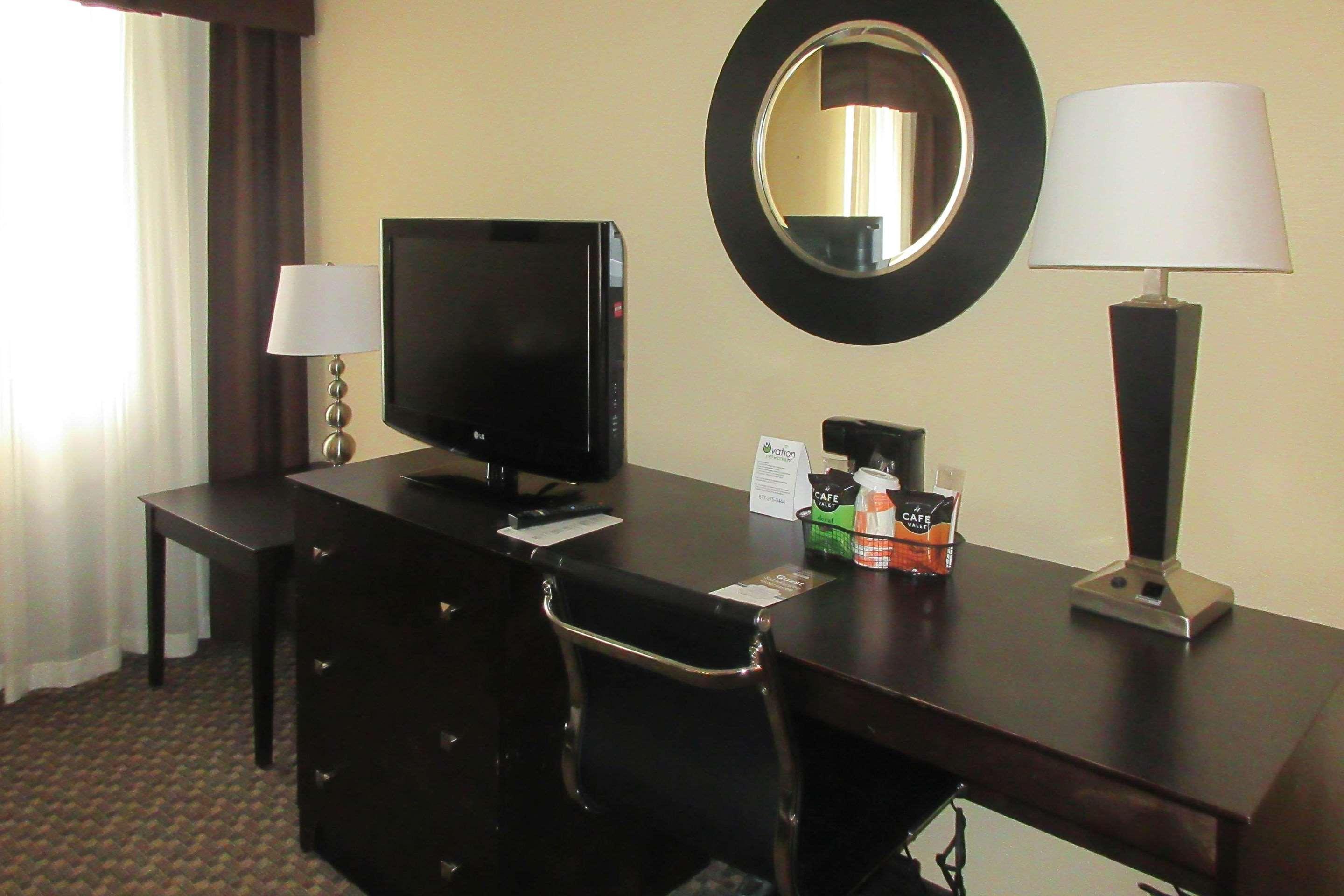 Mainstay Suites Verona Екстер'єр фото