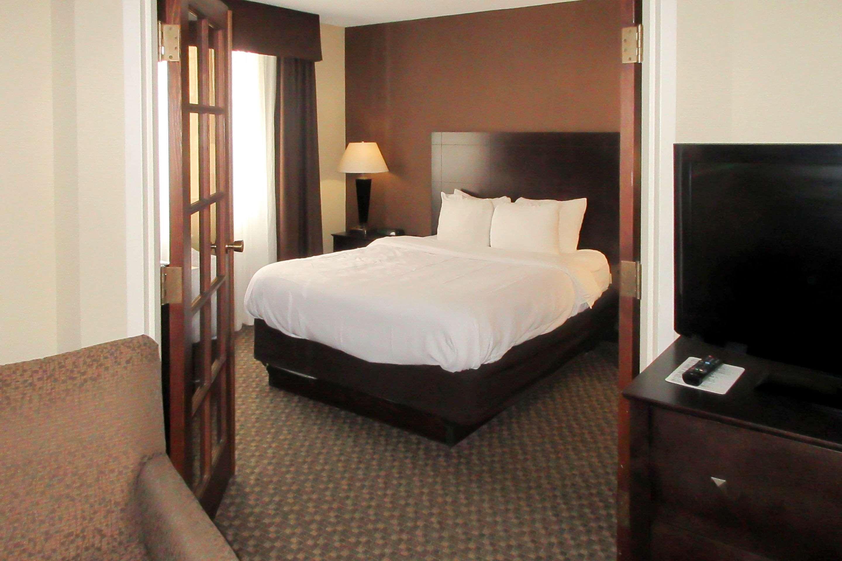 Mainstay Suites Verona Екстер'єр фото