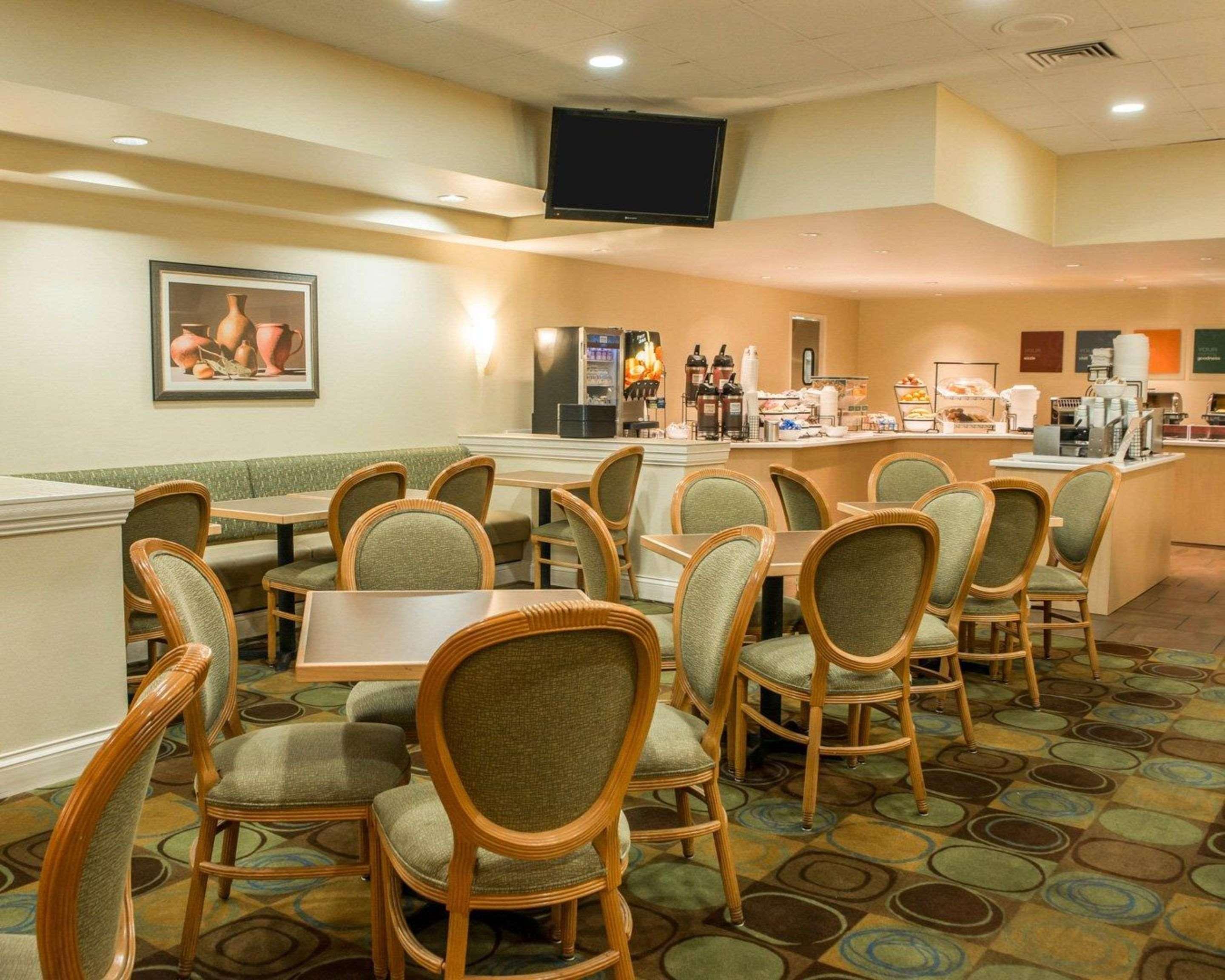 Mainstay Suites Verona Екстер'єр фото